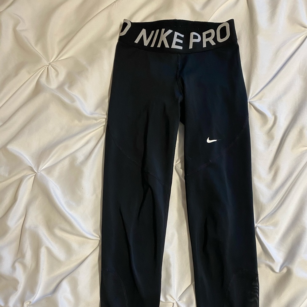 Nike pros cropped